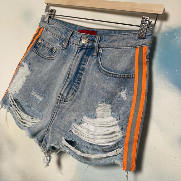 Signature 8 high waist denim shorts - Picture 2 of 4